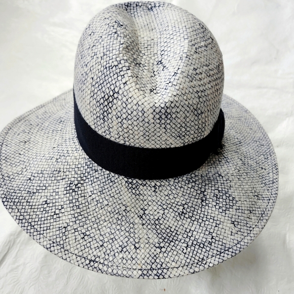Helene Berman London Hat - Picture 1 of 8